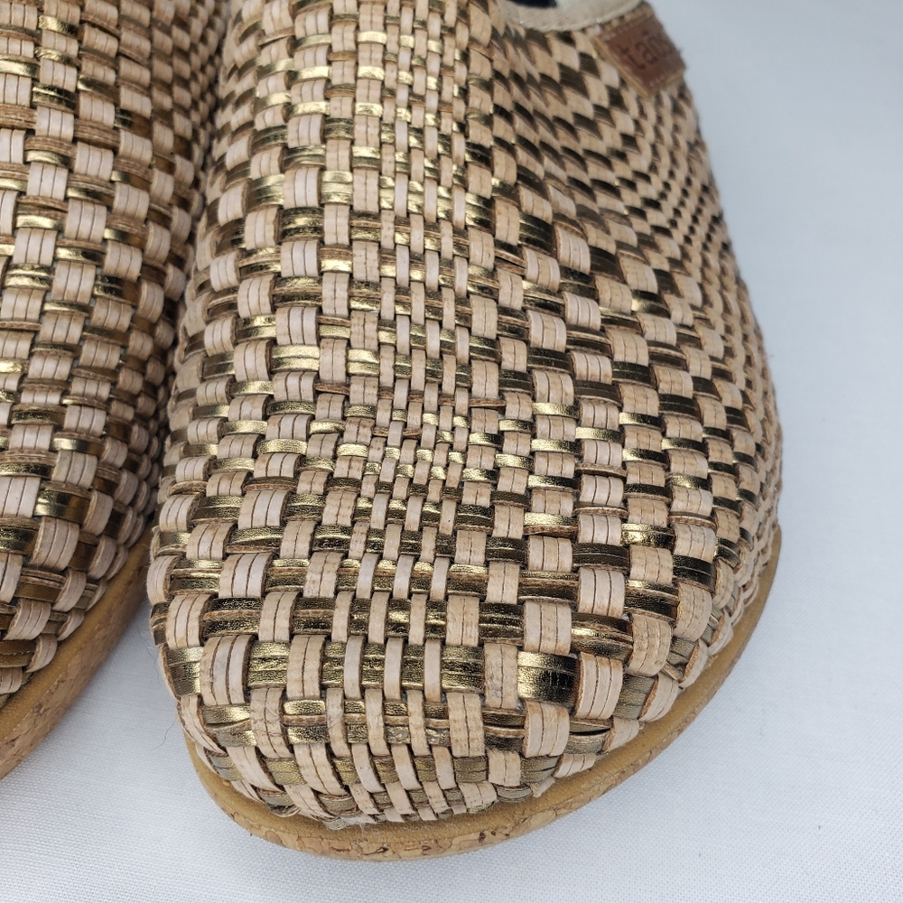 Taos Primeavera Mule Clogs Womens Size 38 EU 7.5 US Biege Metalic Woven Slip On - Picture 4 of 13
